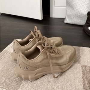 ALO Yoga gravel runner Sneakers